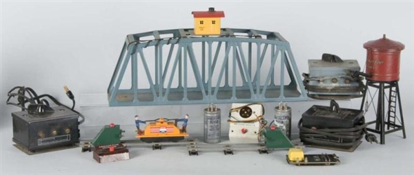 LOT OF AMERICAN FLYER S&O-GAUGE TRAIN ACCESSORIES.