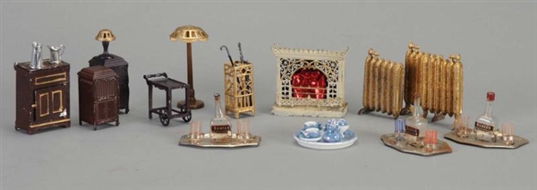 ASSORTMENT OF VINTAGE METAL DOLLHOUSE ACCESSORIES 
