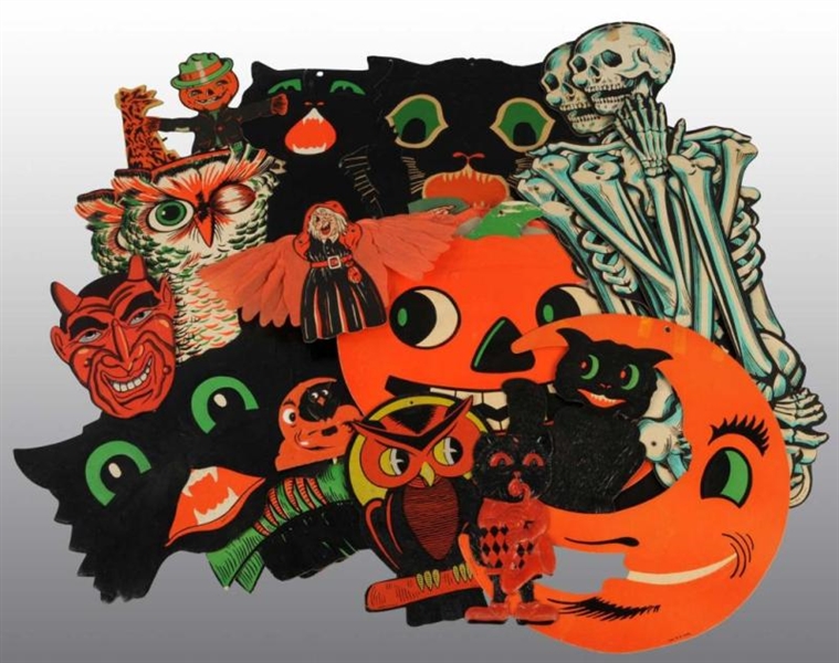 LARGE LOT OF HALLOWEEN DIE-CUT DECORATIONS.       