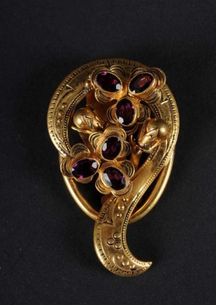 VICTORIAN CLIP-ON PIN WITH AMETHYST STONES.       