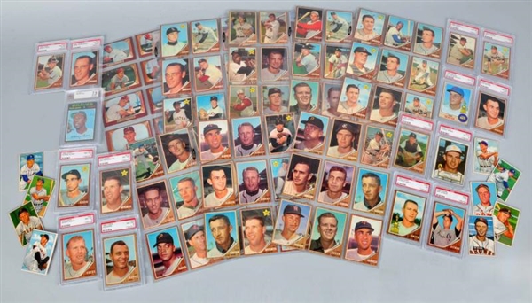 LARGE GROUP LOT OF TOPPS BASEBALL CARDS.          