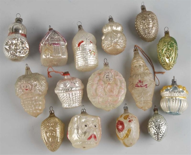 LOT OF 15: GLASS CHRISTMAS ORNAMENTS.             