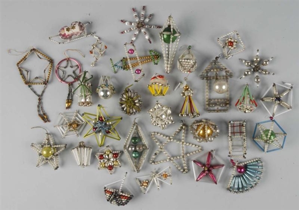 LOT OF 30+ BEADED CHRISTMAS ORNAMENTS.            