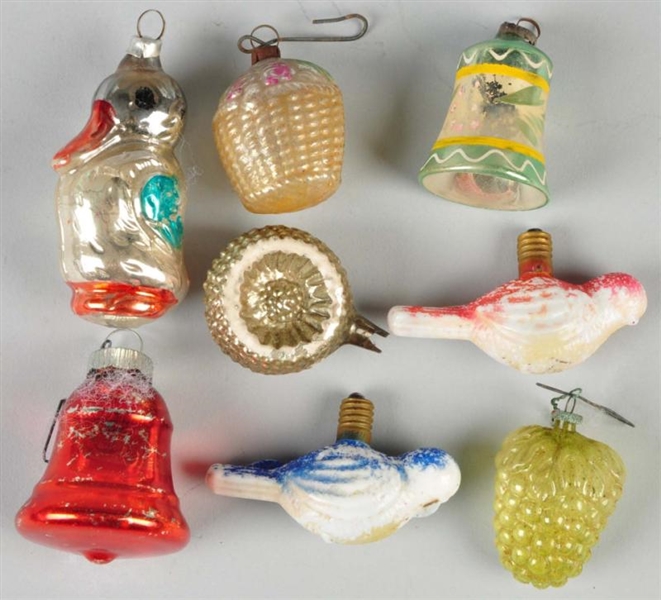 LOT OF 8: CHRISTMAS ORNAMENTS.                    