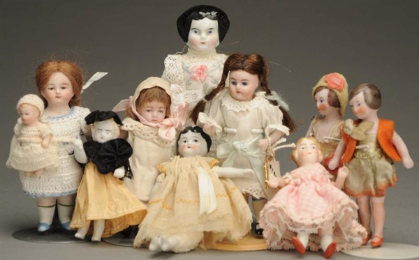 LOT OF  SMALL ANTIQUE DOLLS.                      