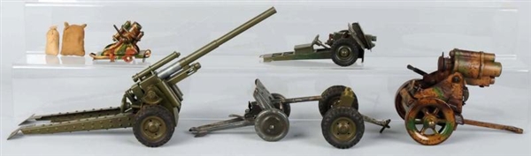 ASSORTED LOT OF TINPLATE HOWITZERS, CANNONS, ETC. 