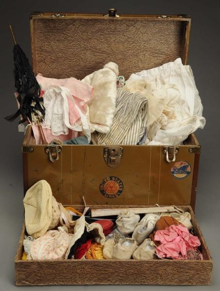 ANTIQUE DOLL TRUNK, CLOTHING & ACCESSORIES.       