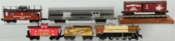 LOT OF LIONEL & OTHER TRAIN ITEMS.                