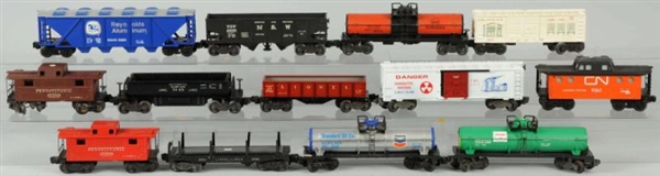 LOT OF 13: LIONEL FREIGHT CARS.                   