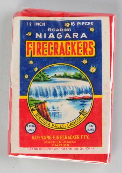 ROARING NIAGARA 18-PACK 1 - 1 /2" FIRECRACKERS.   