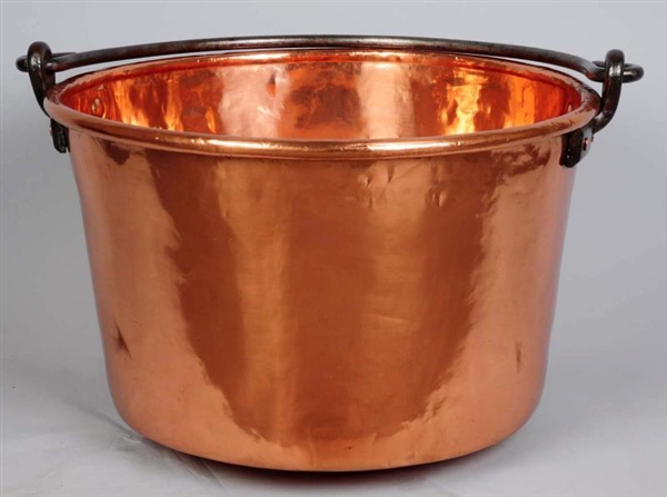 LARGE APPLE BUTTER COPPER BUCKET WITH HANDLE.     