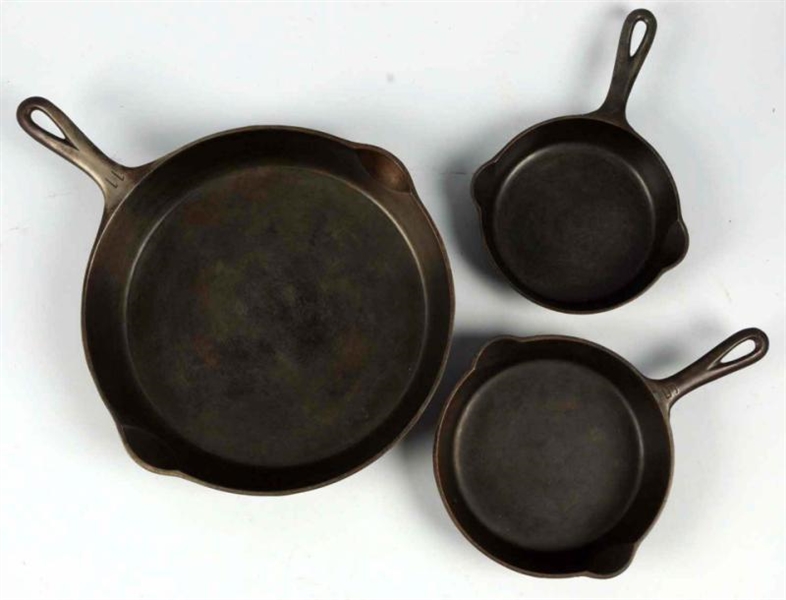LOT OF 3: CAST IRON GRISWOLD PANS.                