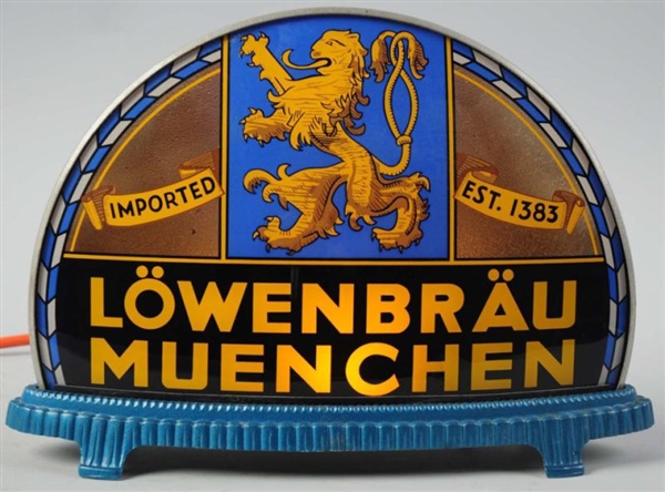 LOWENBRAU MUNCHEN CAB STYLE LIGHT-UP GILLCO SIGN. 