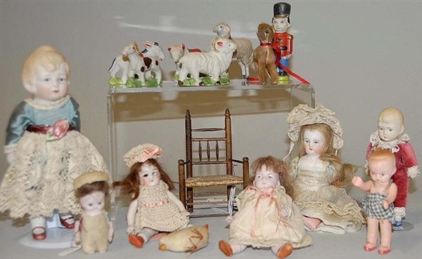 ASSORTED SMALL DOLL ACCESSORIES & FIGURINES.      