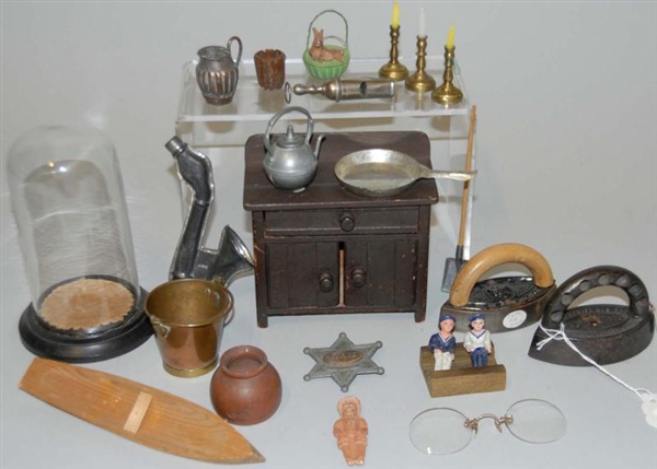 ASSORTED MINIATURE AND DOLL ITEMS.                