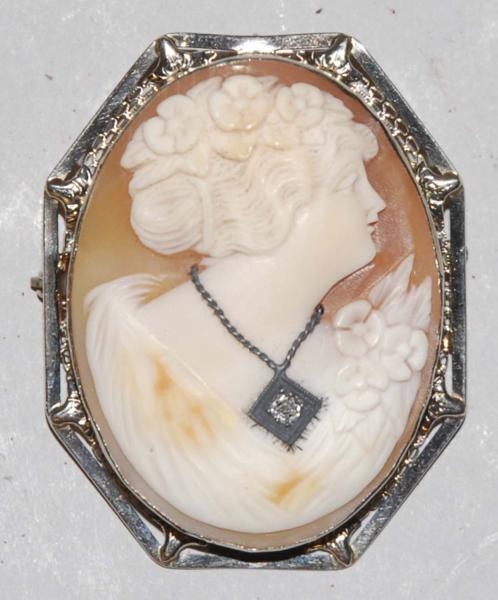 14K GOLD CARVED CAMEO.                            