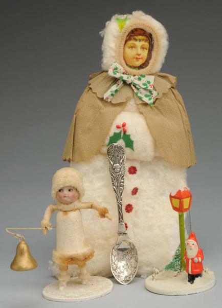 LOT OF 4: VINTAGE CHRISTMAS ITEMS.                