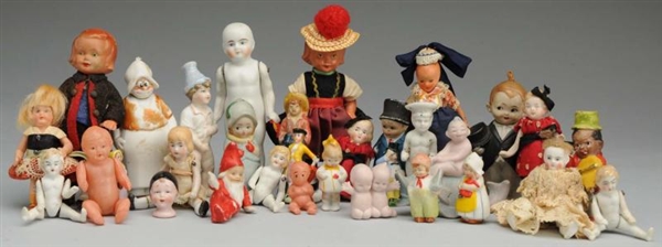 LARGE LOT OF SMALL DOLLS.                         