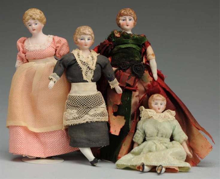 LOT OF 4: BISQUE DOLL HOUSE DOLLS.                