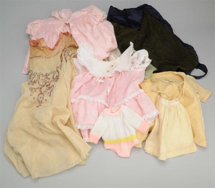 MIXED LOT OF DOLL & PEOPLE CLOTHING.              