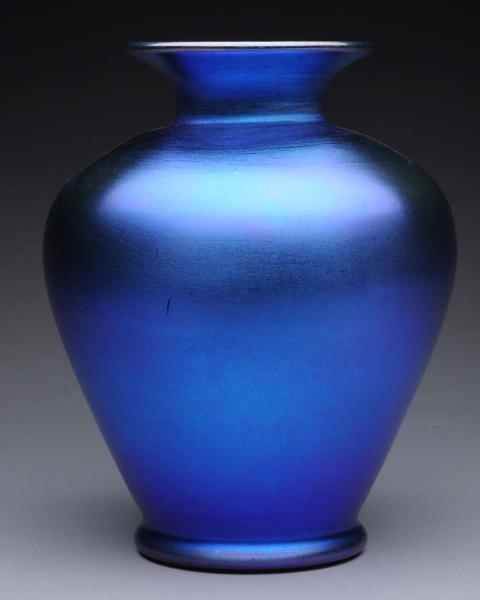 LARGE DURAND BLUE LUSTRE ART GLASS VASE.          