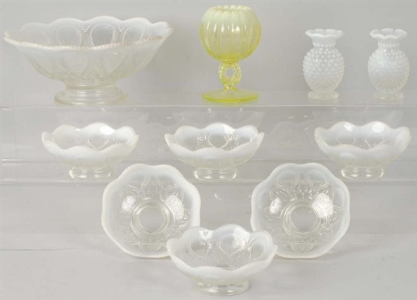 LOT OF 10: DEPRESSION GLASS PIECES.               