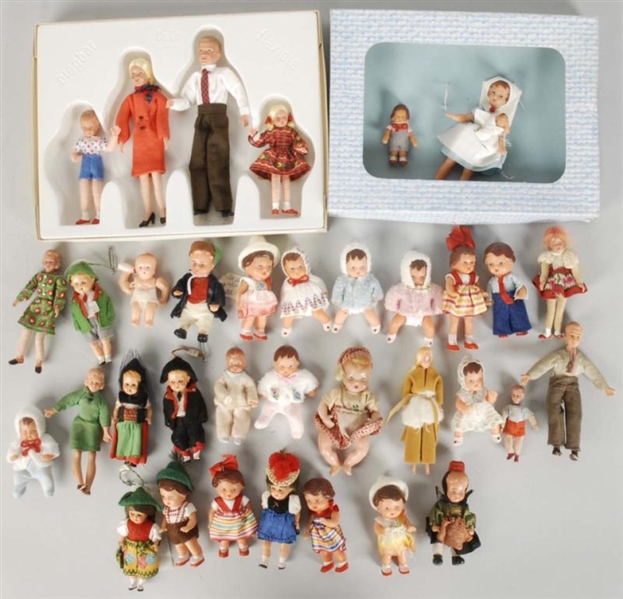 LOT OF ASSORTED DOLLHOUSE DOLLS.                  