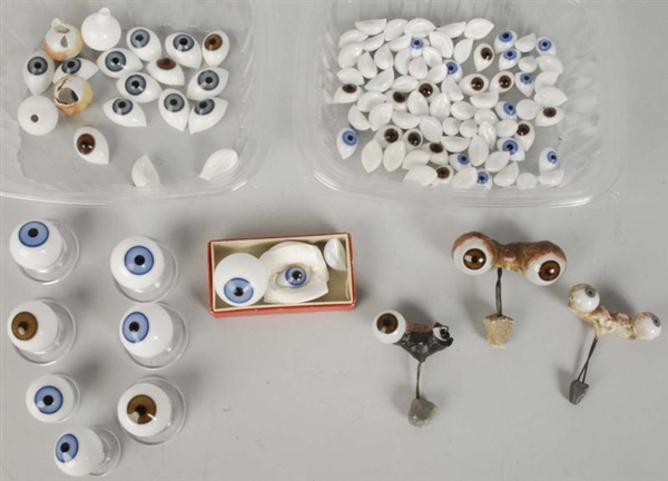 LOT OF ASSORTED DOLL EYES.                        