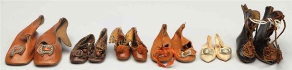 LOT OF ANTIQUE DOLL SHOES.                        