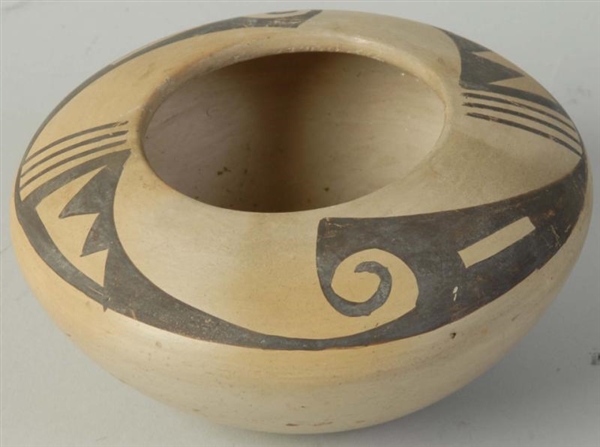 NATIVE AMERICAN INDIAN DECORATED BOWL.            