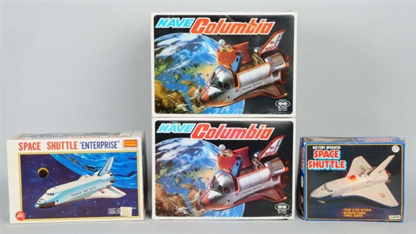 LOT OF 4: CONTEMPORARY SPACE SHUTTLE TOYS.        