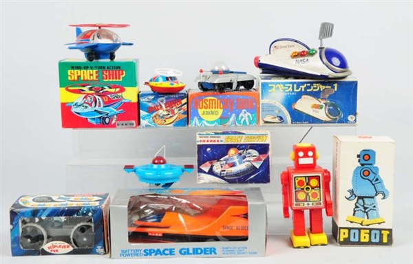 LOT OF 8: VINTAGE & CONTEMPORARY SPACE TOYS.      