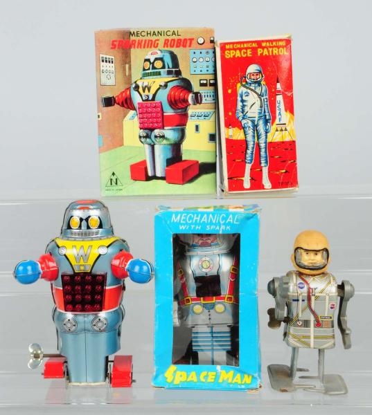 LOT OF 3: VINTAGE ROBOT & SPACE TOYS.             