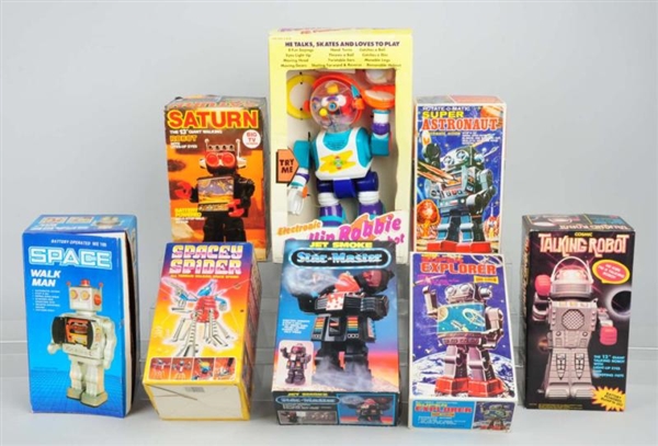 LOT OF 8: CONTEMPORARY ROBOT TOYS.                