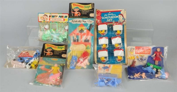 LOT OF 7: VINTAGE PLASTIC CARDED TOYS.            