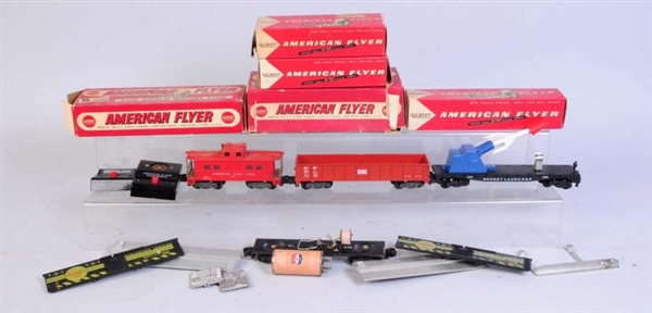 LOT OF 4: AMERICAN FLYER FREIGHT CARS & BOXES.    