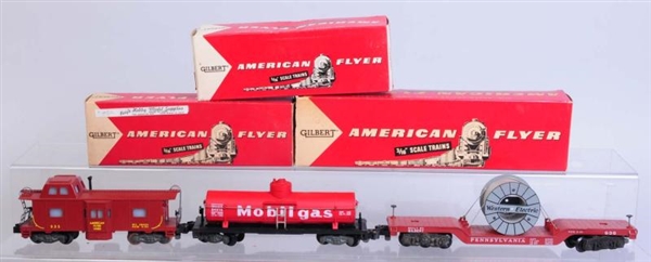 LOT OF 3: AMERICAN FLYER FREIGHT CARS.            