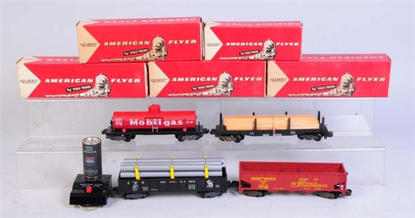 LOT OF 4: AMERICAN FLYER FREIGHT CARS.            