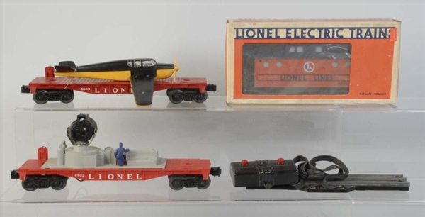 LOT OF 4: ASSORTED LIONEL FREIGHT CARS.           