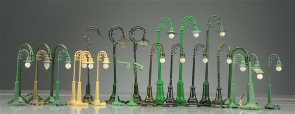 LARGE GROUPING OF MOSTLY LIONEL STREET LAMPS.     