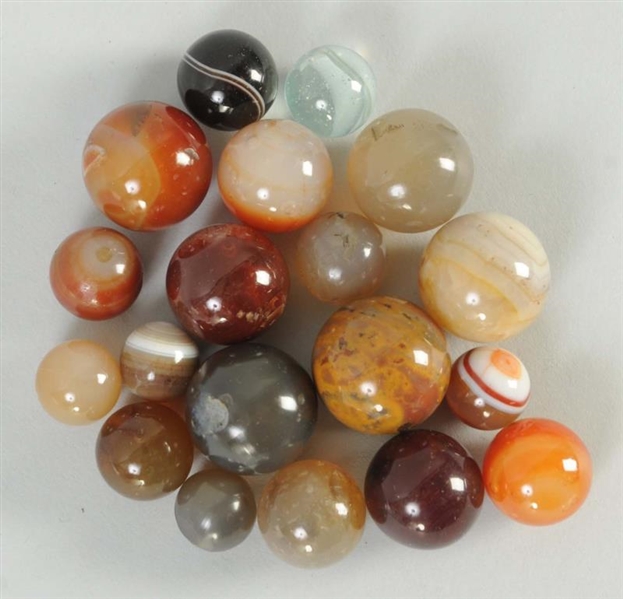 LOT OF AGATE MARBLES.                             