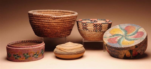 LOT OF 5: NATIVE AMERICAN INDIAN BASKETS.         