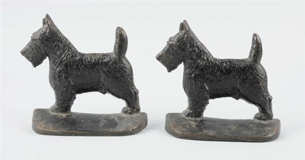 LOT OF 2: CAST IRON SCOTTIE DOG BOOKENDS.         