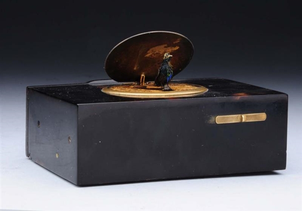 ANIMATED BIRD MUSIC BOX.                          