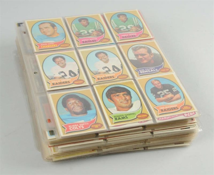 LOT OF 500+: 1970S-80S FOOTBALL CARDS.          