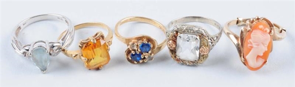 LOT OF 5: ASSORTED 10K GOLD RINGS.                