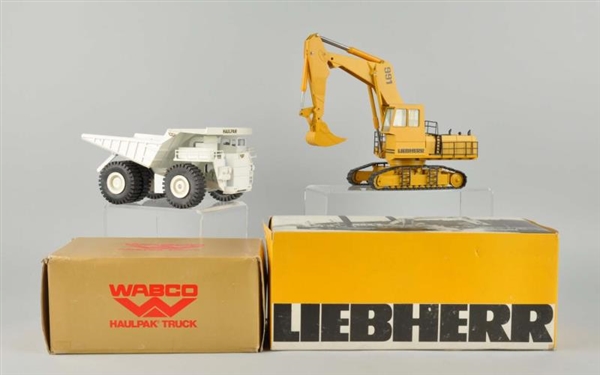 LOT OF 2: CONSTRUCTION VEHICLES.                  
