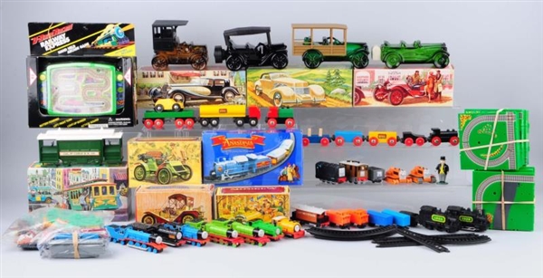 LARGE GROUPING OF MISC. TOY TRAIN ITEMS.          
