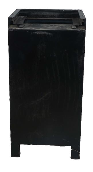 BLACK METAL SLOT MACHINE STAND                    