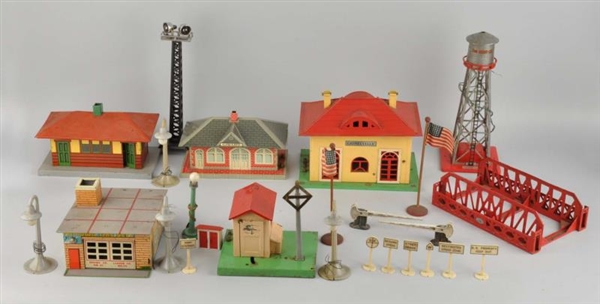 BOX LOT OF ASSORTED TRAIN BUILDINGS.              